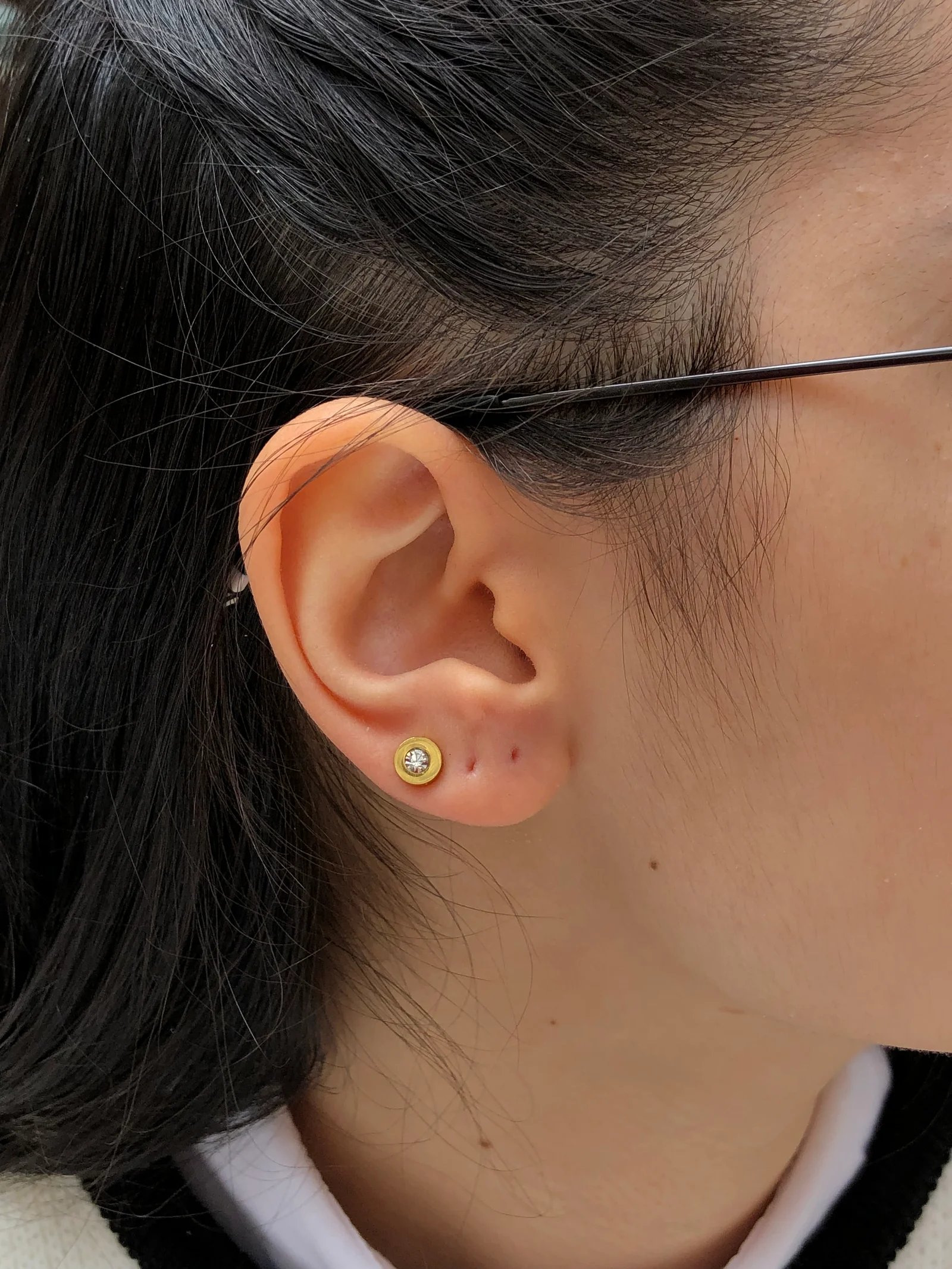 Tektaş gold minimal çelik küpe tekli