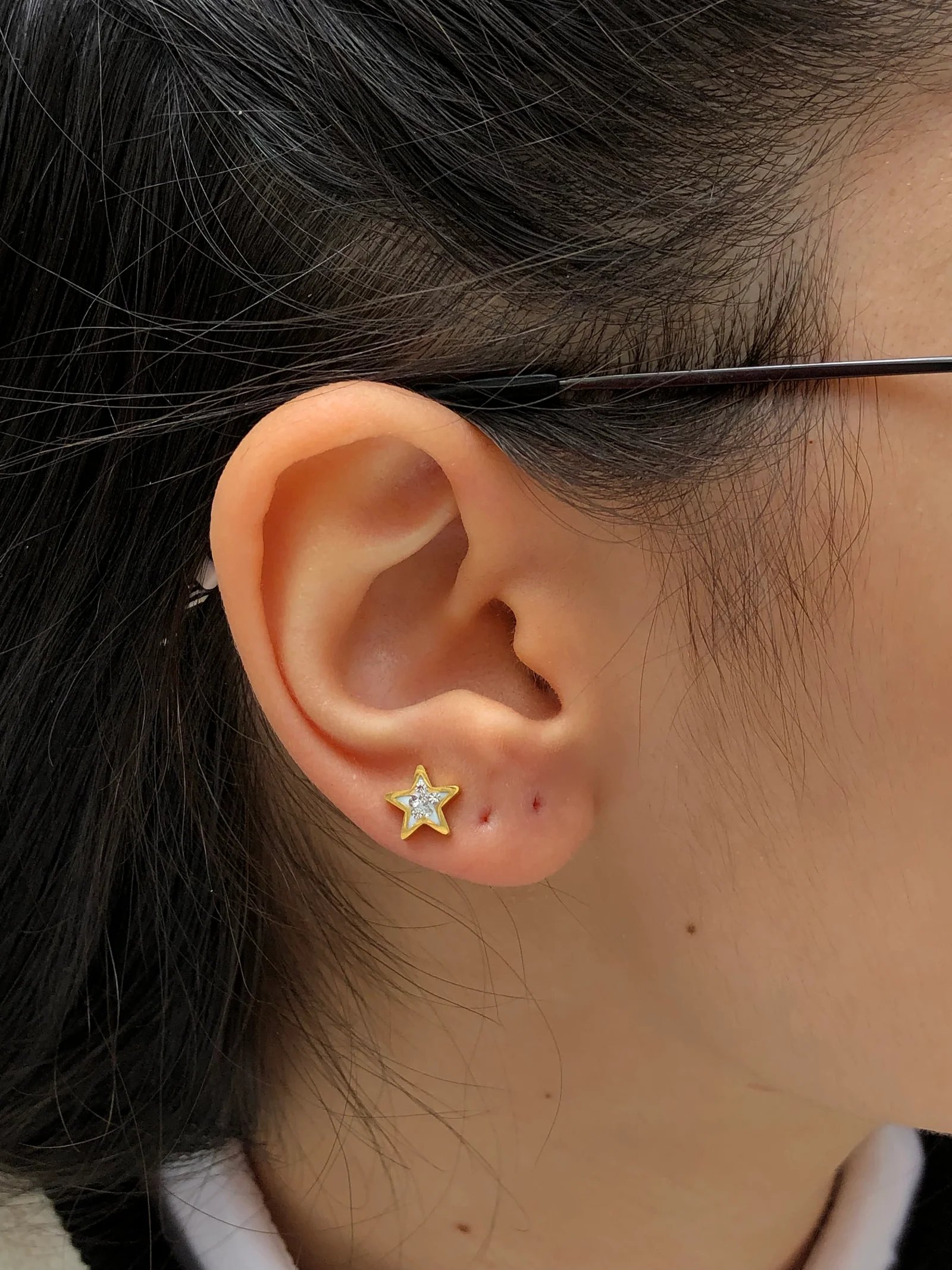 Tekli gold minimal yıldız küpe